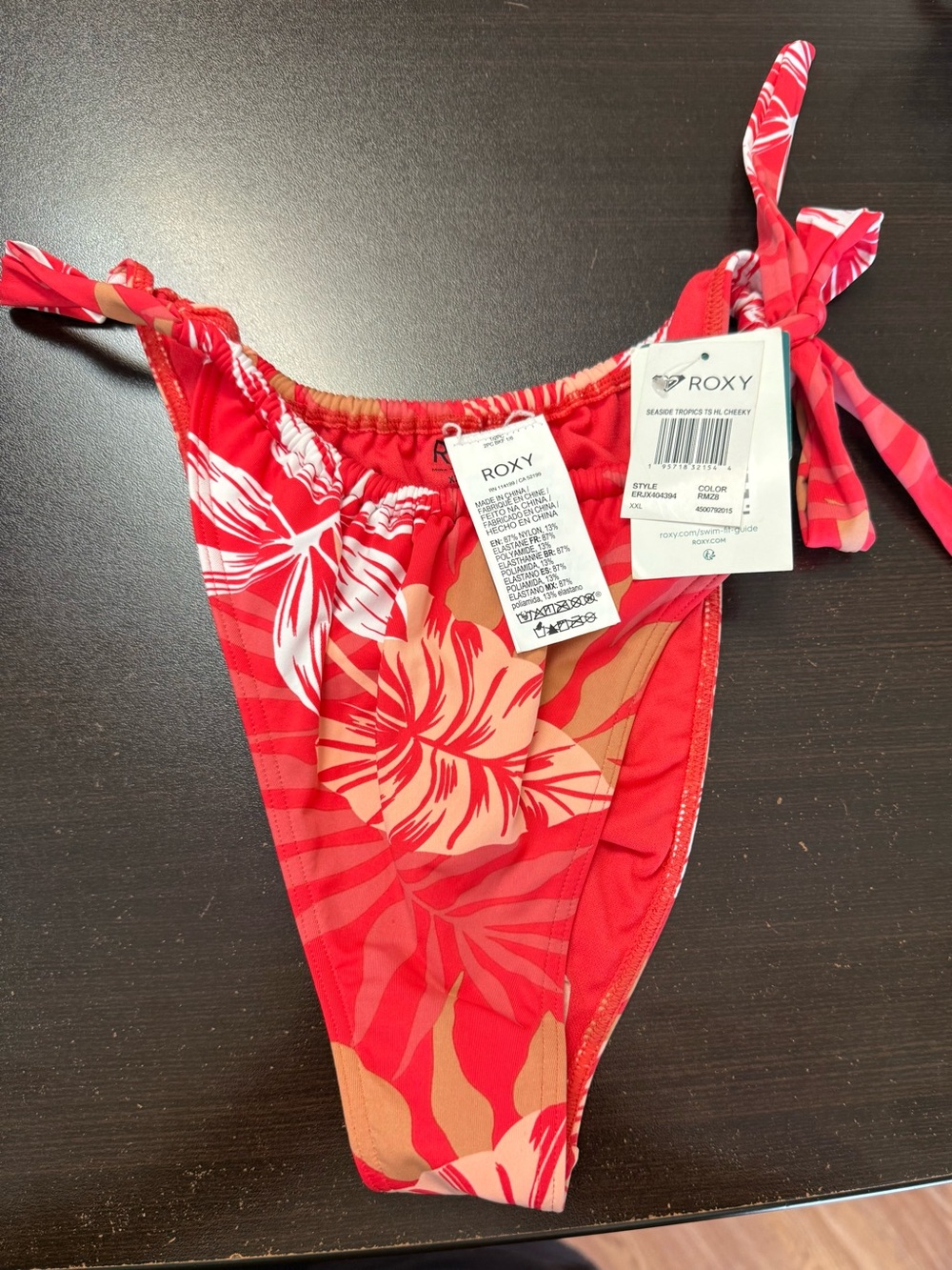 NWT Roxy bikini bottom in red Hawaiian print. Size XXL